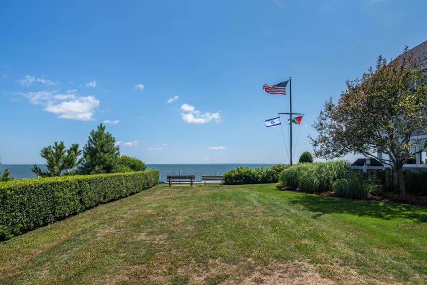 41 Saltaire Drive, Old Saybrook, Connecticut Apartment Therapy