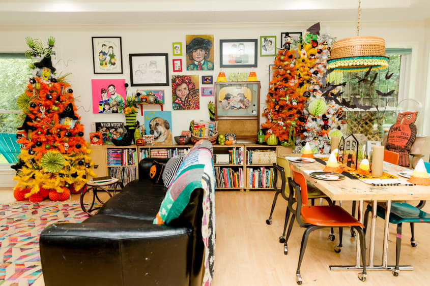 Jen Perkins' Halloween Decorated Austin Home | Apartment Therapy