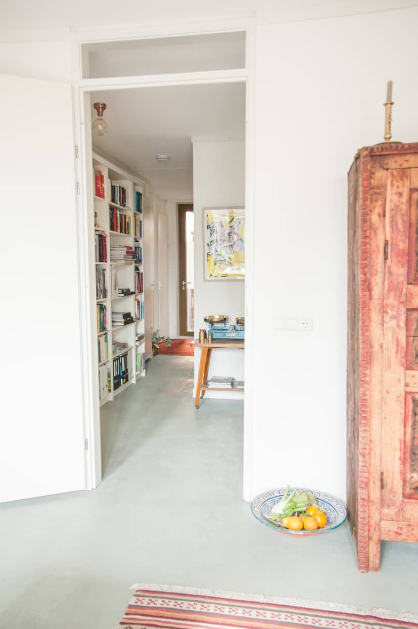 House Tour A 538 Square Foot Minimal Dutch Apartment Apartment Therapy