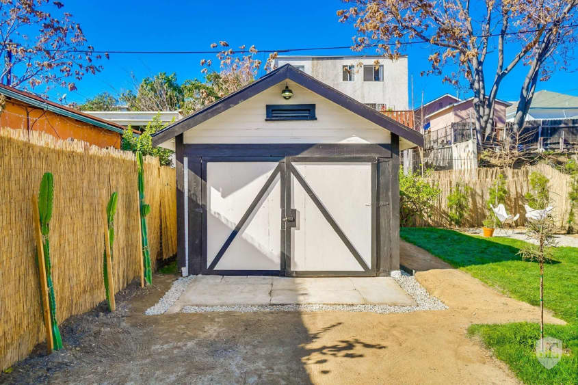 Los Angeles Restored Bungalow Real Estate Listing | Apartment Therapy