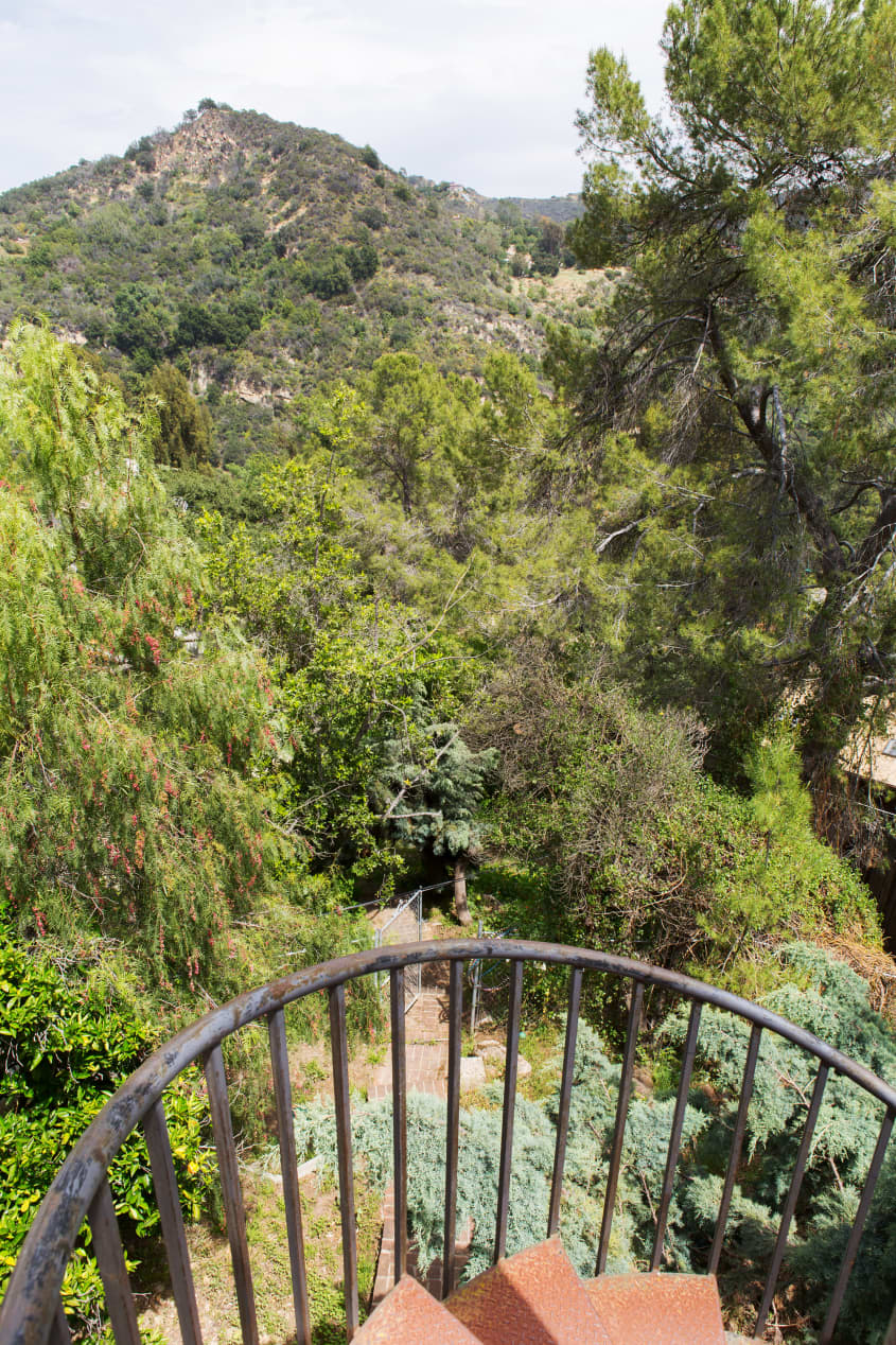 House Tour A Colorful Topanga Canyon Home Apartment Therapy