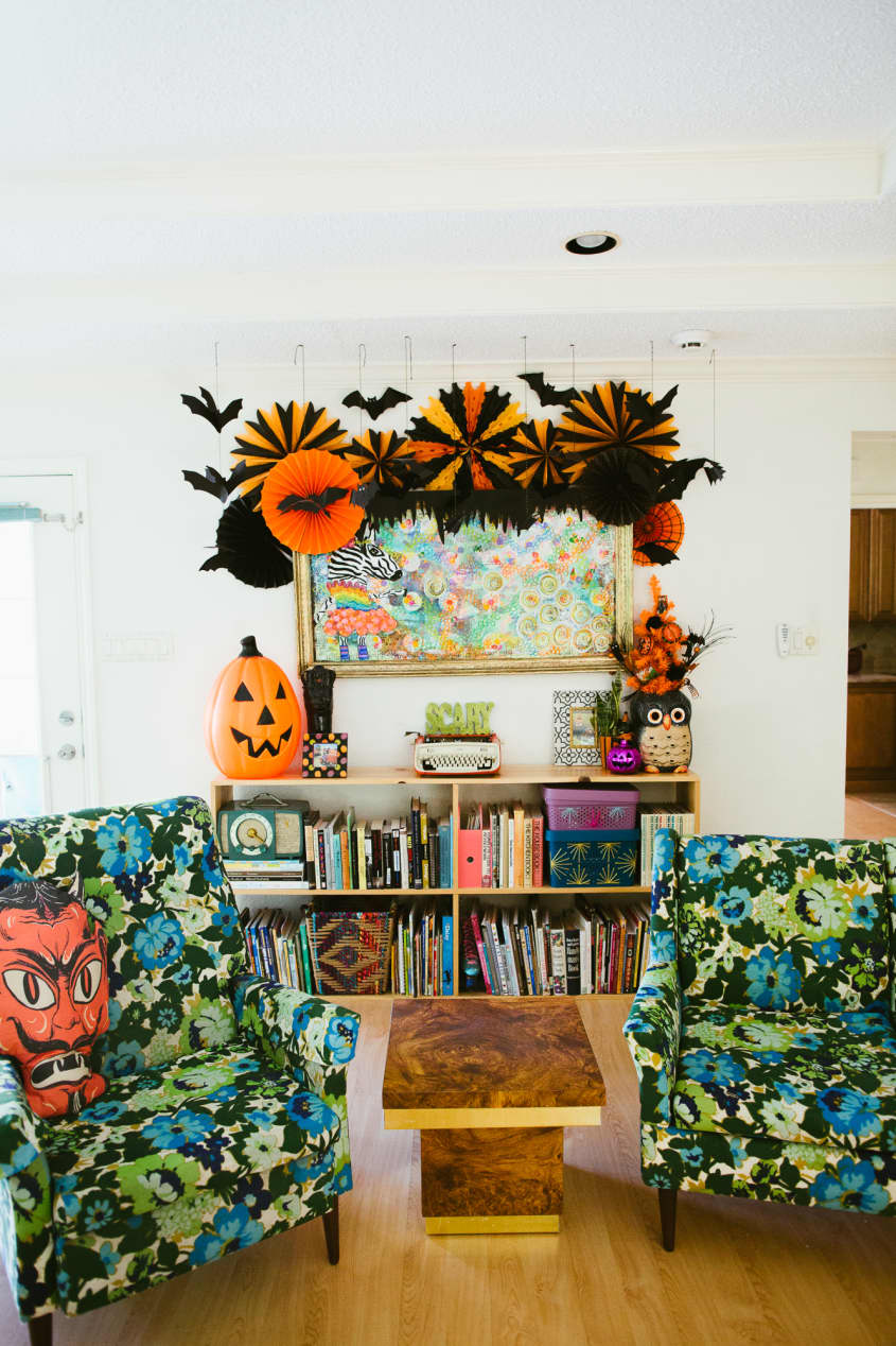 House Tour: A Wall-to-wall Halloween Decorated House | Apartment Therapy