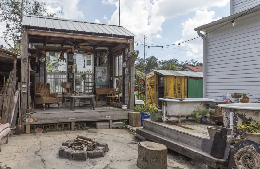 A Creative New Orleans Backyard Full of Found Objects | Apartment Therapy