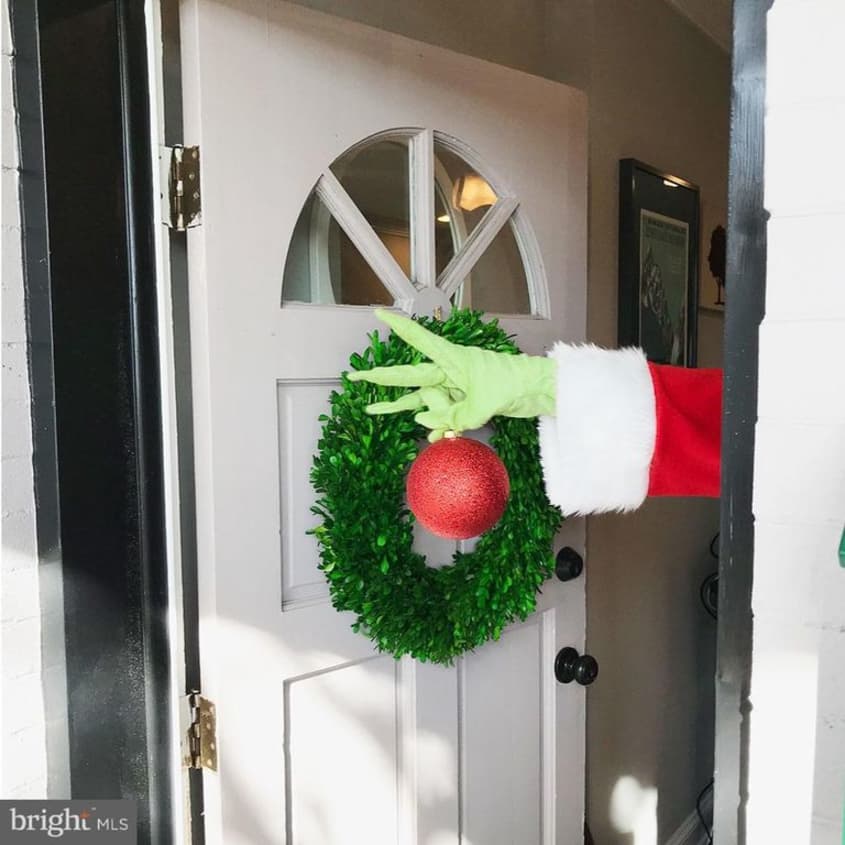 Funny Baltimore Real Estate Listing Features Grinch | Apartment Therapy