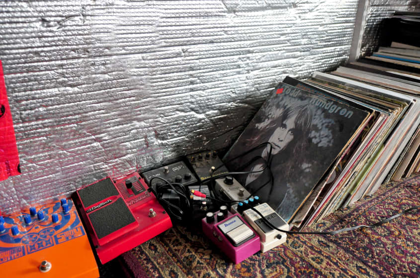 Pinks & Metallics Fill a Musician’s Unconventional Apartment ...