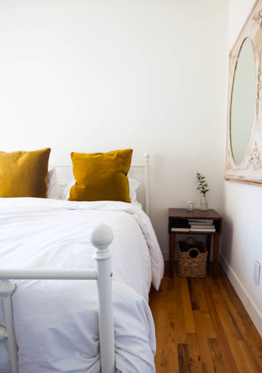 Bustle Beauty Editor Olivia Muenter's NYC Home Apartment Therapy