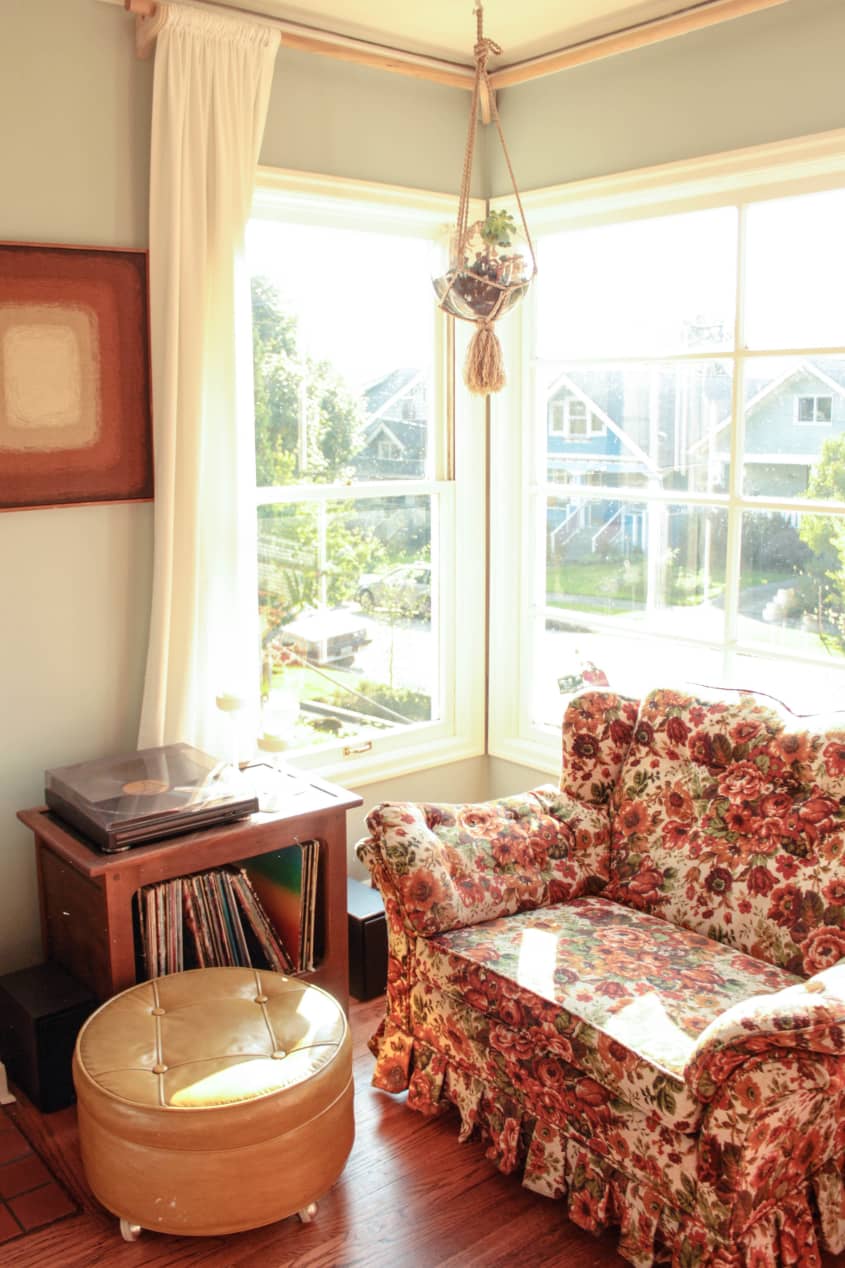Cozy Nooks, Comfy Chairs, & Fluffy Beds JustRight Spots To Get Your Reading On Apartment Therapy