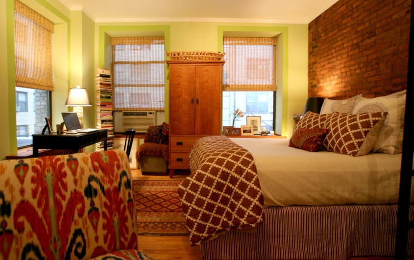 Laura’s Inviting Live / Work Studio Apartment Therapy