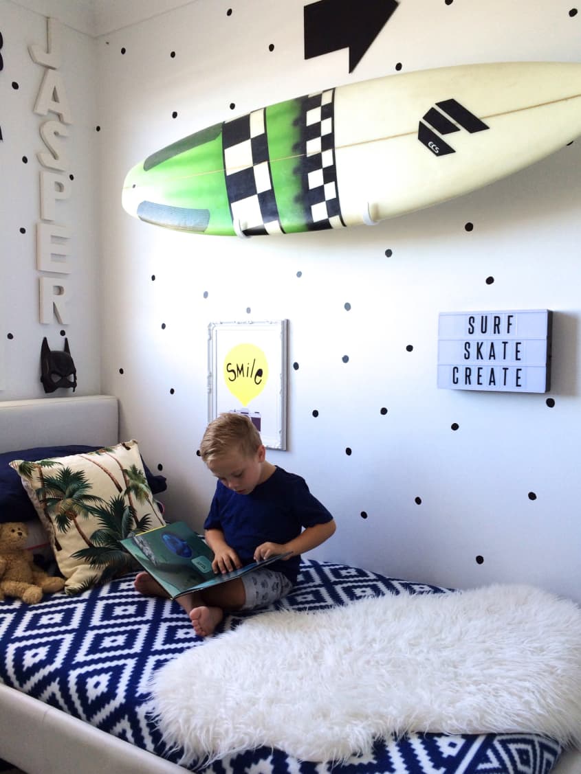 Jasper’s Bold, Beachy Abode | Apartment Therapy