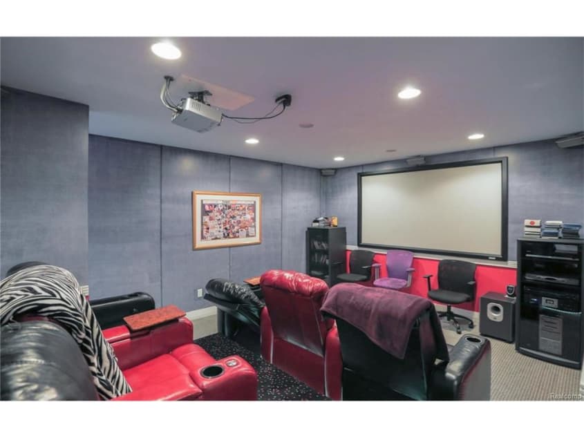 The '90s Called & They Brought You This Untouched Dream Home ...