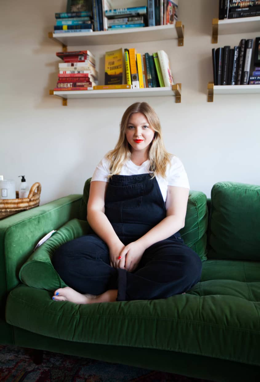 Bustle Beauty Editor Olivia Muenter's NYC Home Apartment Therapy