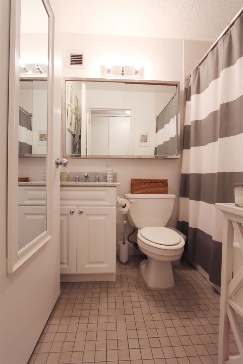 House Tour A Colorful Upper East Side Studio Apartment Therapy