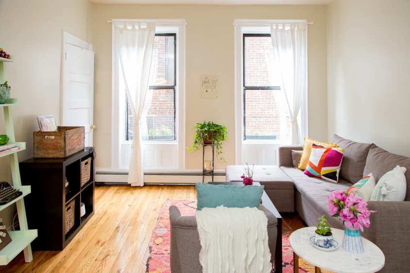 A Dog’s Eye View of Aspen’s Comfy, Sunny Brooklyn Abode | Apartment Therapy