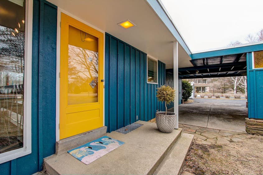 Colorful MidCentury Modern Home in Bayside, Wisconsin Apartment Therapy