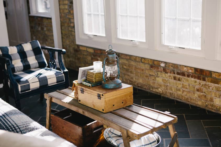 House Tour A Vintage Nantucket Inspired English Cottage Apartment