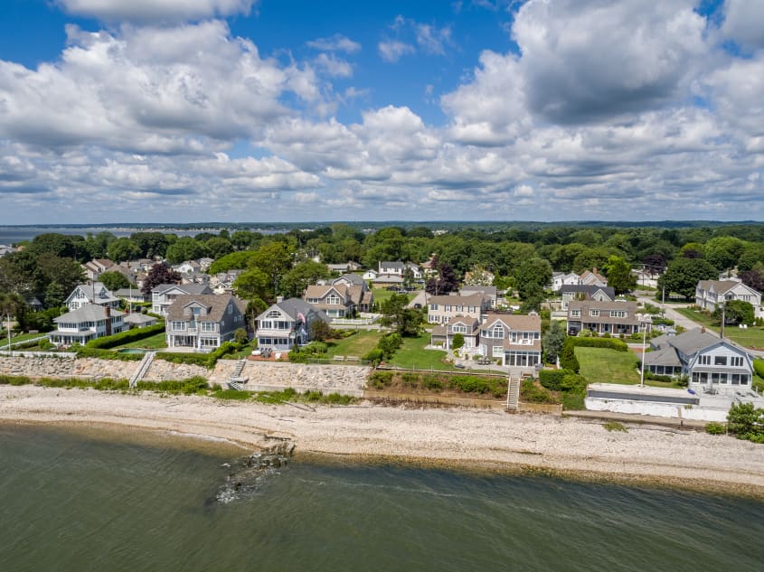41 Saltaire Drive, Old Saybrook, Connecticut Apartment Therapy