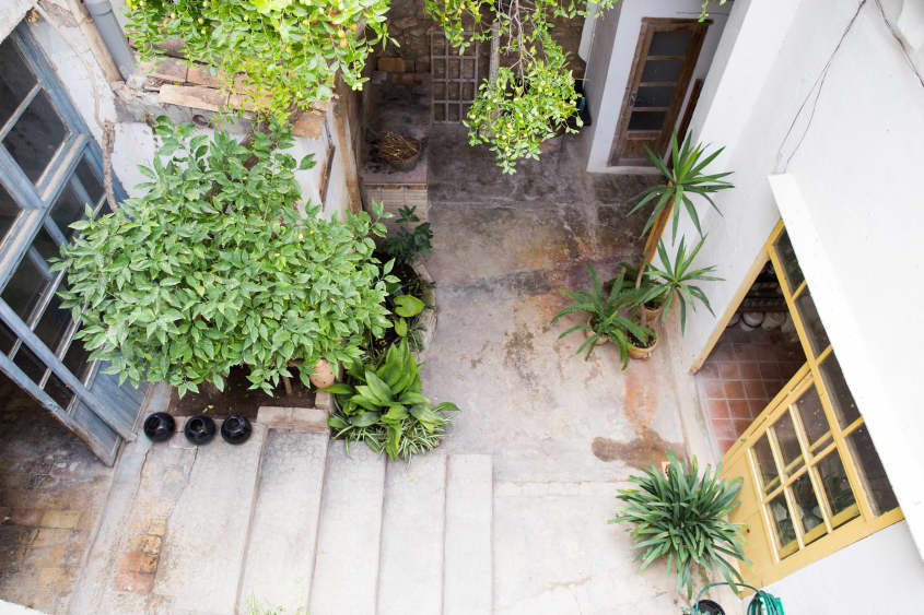 House Tour: A Colorful Spanish Home With a Dreamy Terrace | Apartment ...