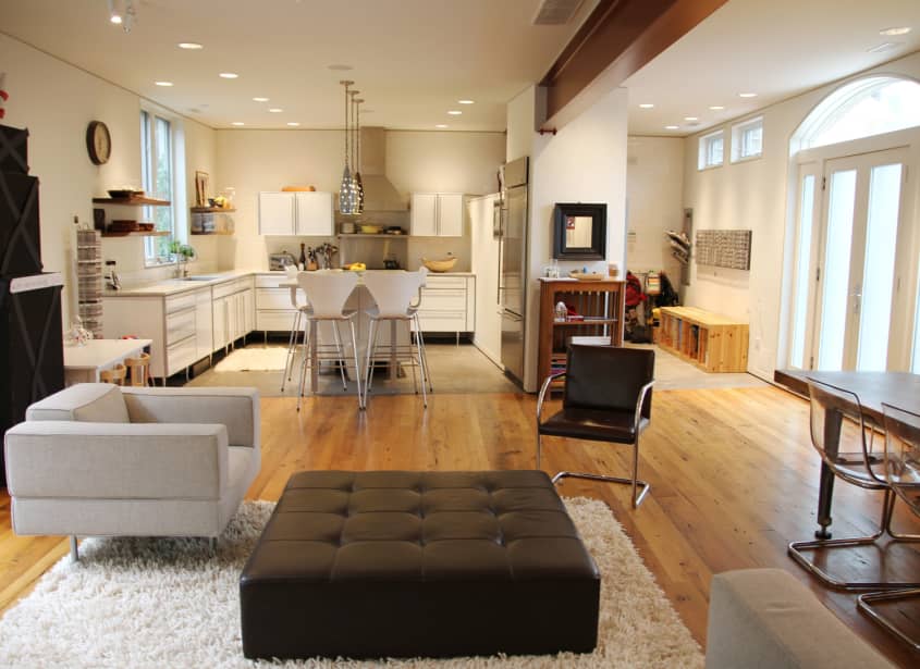 Brenda & Harry’s Contemporary Coach House Apartment Therapy