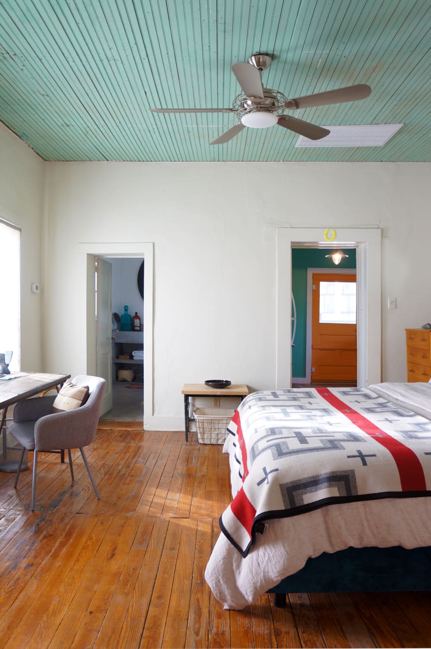 House Tour A Modern Adobe Farmhouse Marfa Home Apartment Therapy