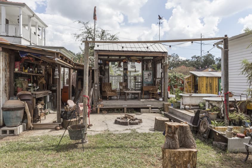 A Creative New Orleans Backyard Full of Found Objects | Apartment Therapy