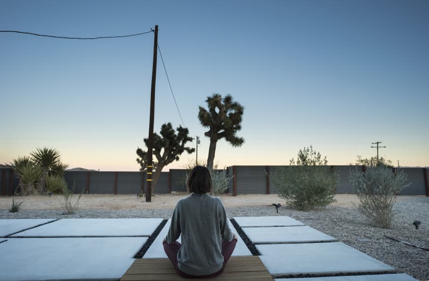 A Joshua Tree Home Built to Blend With the Desert Apartment Therapy