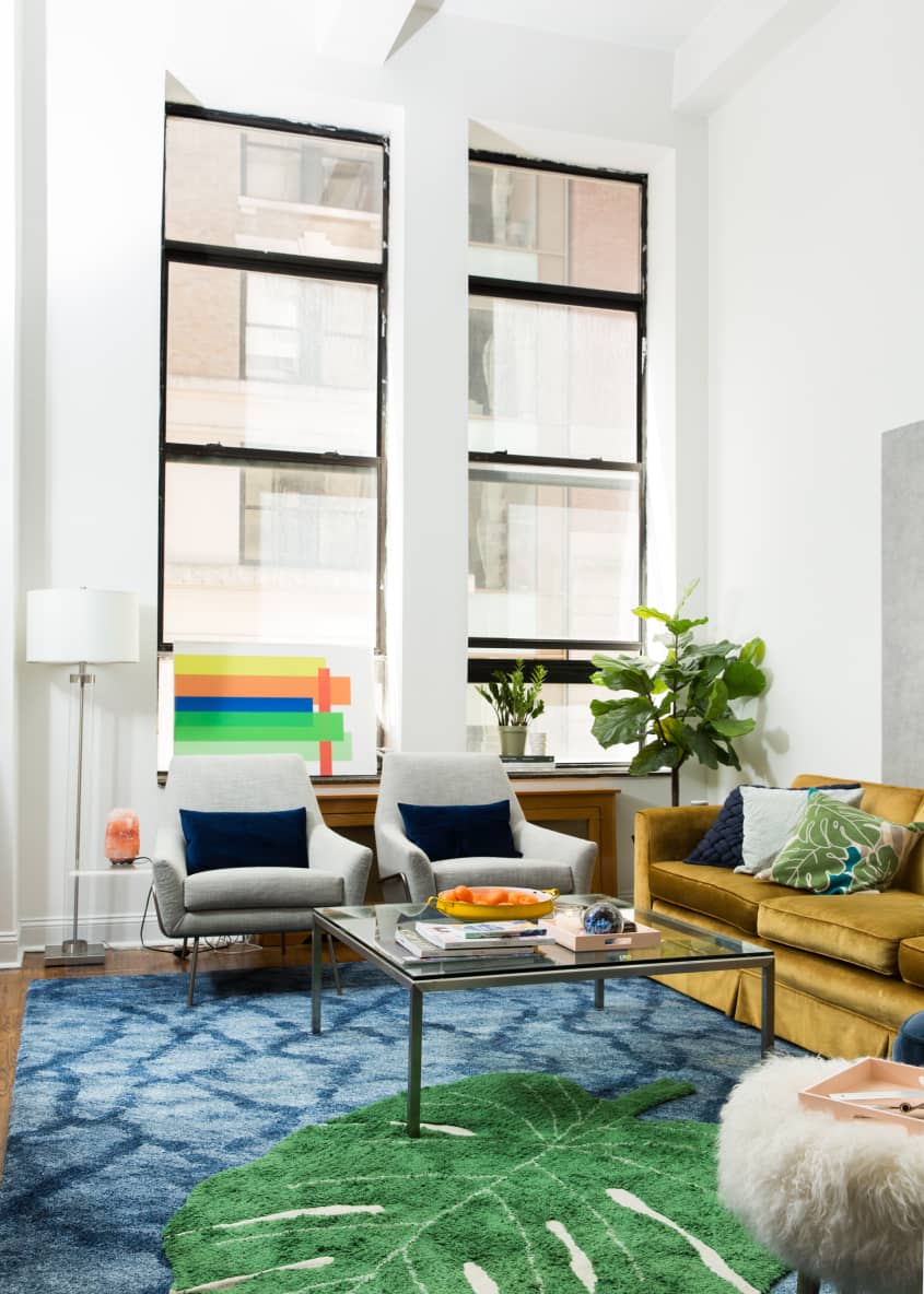 A Small But Sunny NYC Apartment Was Decorated with Community in Mind ...