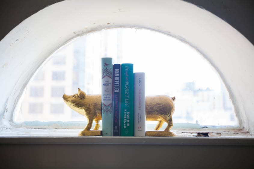 Bustle Beauty Editor Olivia Muenter's NYC Home Apartment Therapy