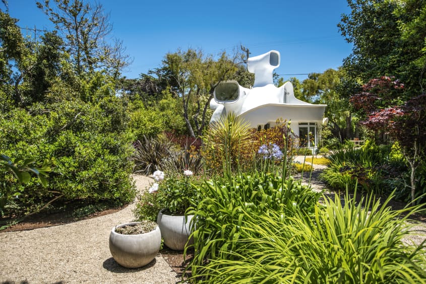 Spaceship House for Sale - Tour Photos | Apartment Therapy