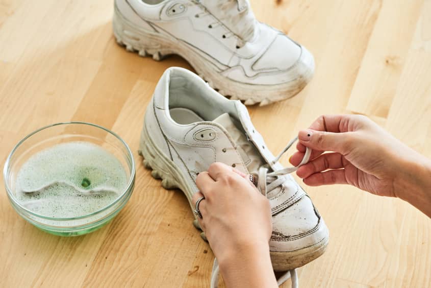 How to clean 2025 shoes like new