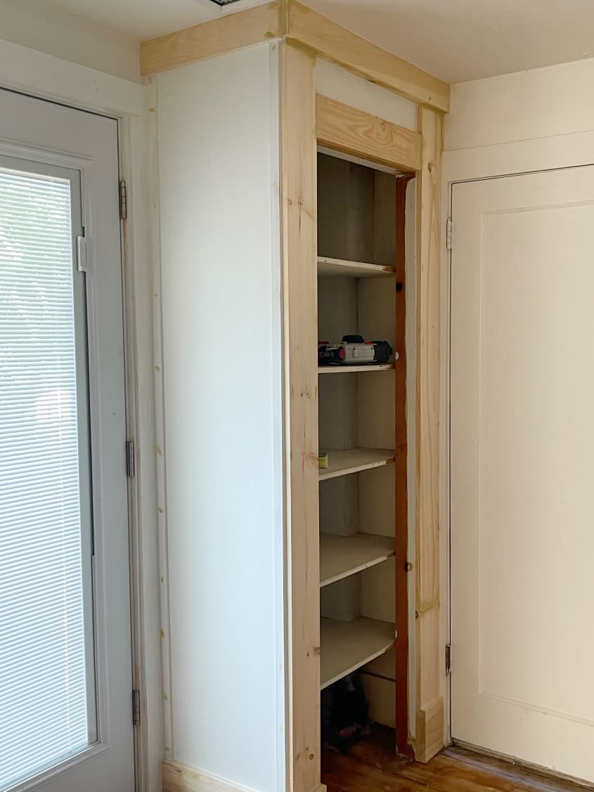How to Upgrade Basic Bi-Fold Closet Doors - Photos & Steps | Apartment ...