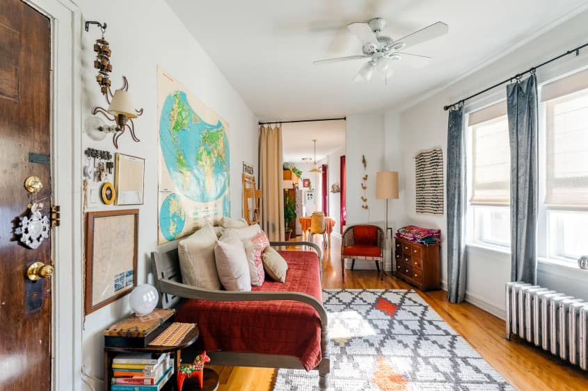 460-Square-Foot Triangle-Shaped Chicago Studio Apartment Photos ...