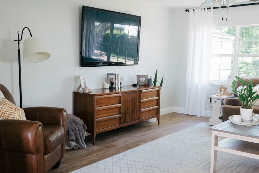 13 Best Apartment Hacks & DIY Ideas (Landlord Approved!) | Apartment ... - Budget Renovation Tips For Apartments