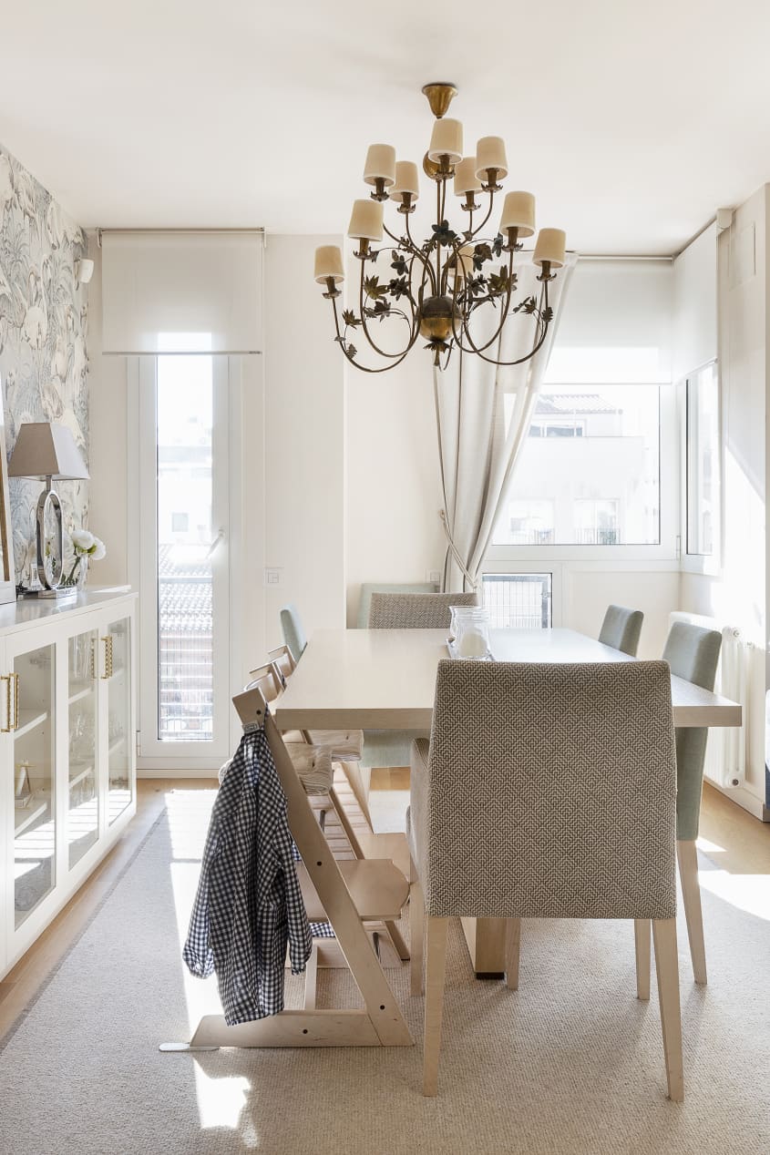 30 Chic Ways to Style Your Modern Apartment - Roomy Retreat