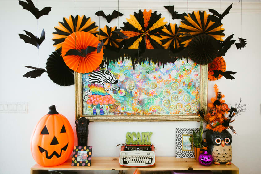 House Tour: A Wall-to-wall Halloween Decorated House | Apartment Therapy