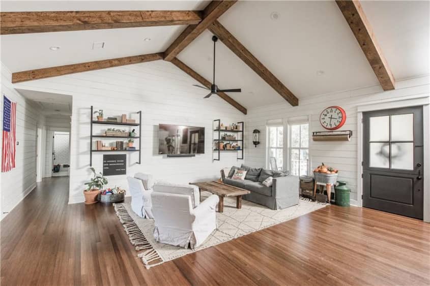 This Fixer Upper Farmhouse From Season 4 Is For Sale | Apartment Therapy