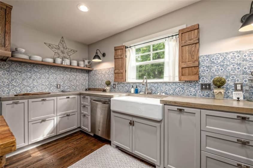 This Waco Bungalow from 'Fixer Upper' Is for Sale Apartment Therapy