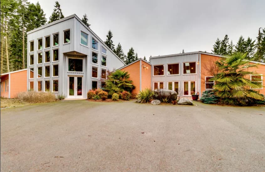 Vacasa's Arcadian Gardens Listing is a Jungle Oasis Apartment Therapy