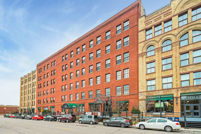 This Restored $725,000 Loft in Minneapolis Has a Must-See Vintage ...