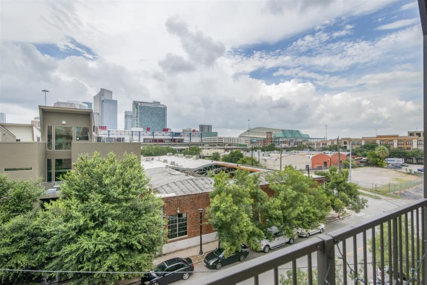2205 McKinney Street, Unit 413, Houston, Texas, 77003 Apartment Therapy