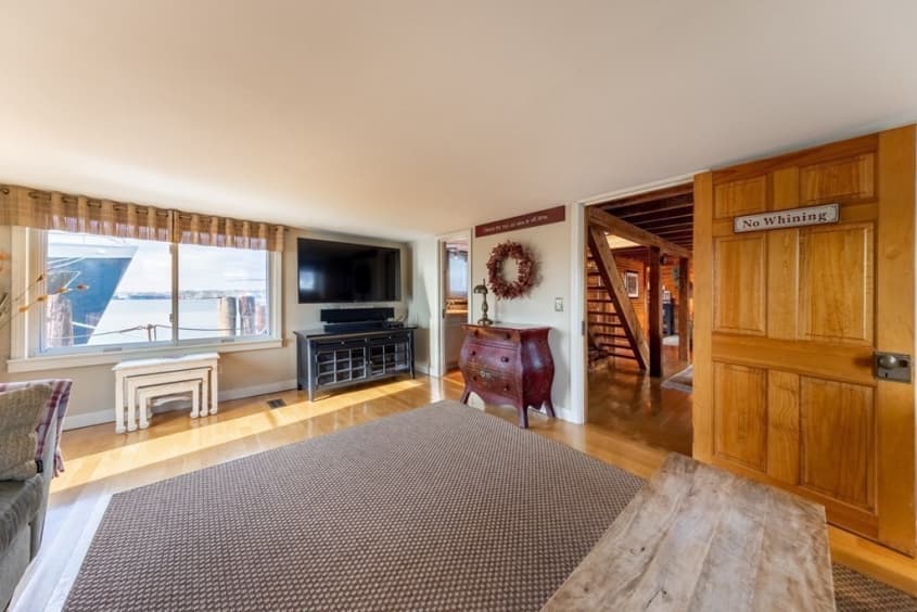 50 Fort St. 1, Fairhaven, Mass. — Houseboats for Sale Apartment Therapy