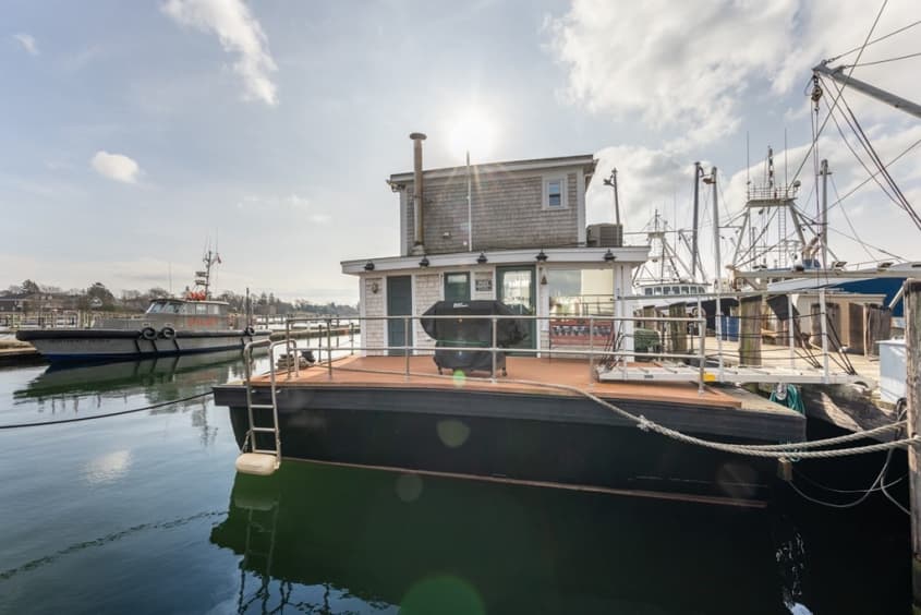 50 Fort St. 1, Fairhaven, Mass. — Houseboats for Sale Apartment Therapy