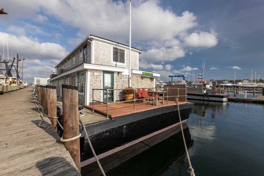 50 Fort St. 1, Fairhaven, Mass. — Houseboats for Sale Apartment Therapy