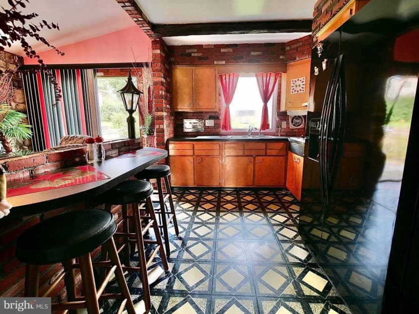 Time Capsule Homes for Sale — 608 Warren Blvd, Broomall, PA Apartment