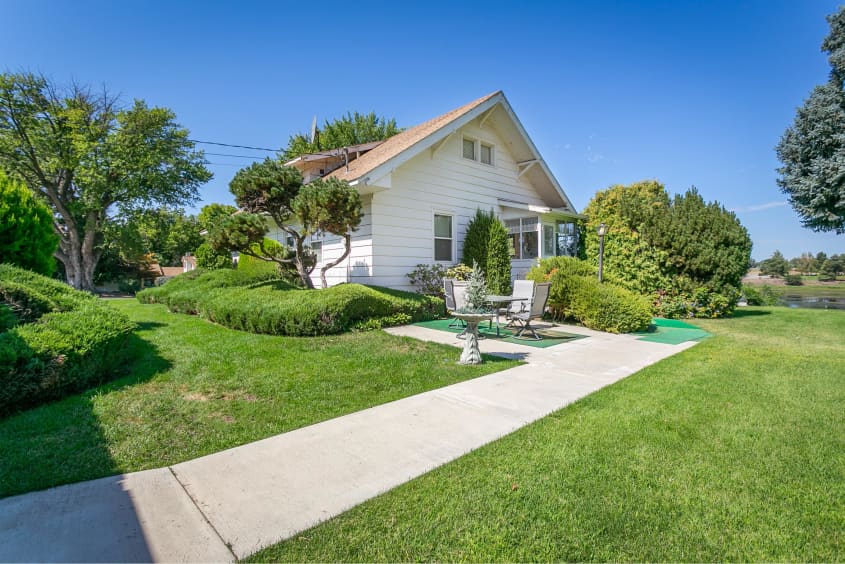 Time Capsule Homes for Sale — 106 7th St., Prosser, Washington Apartment Therapy