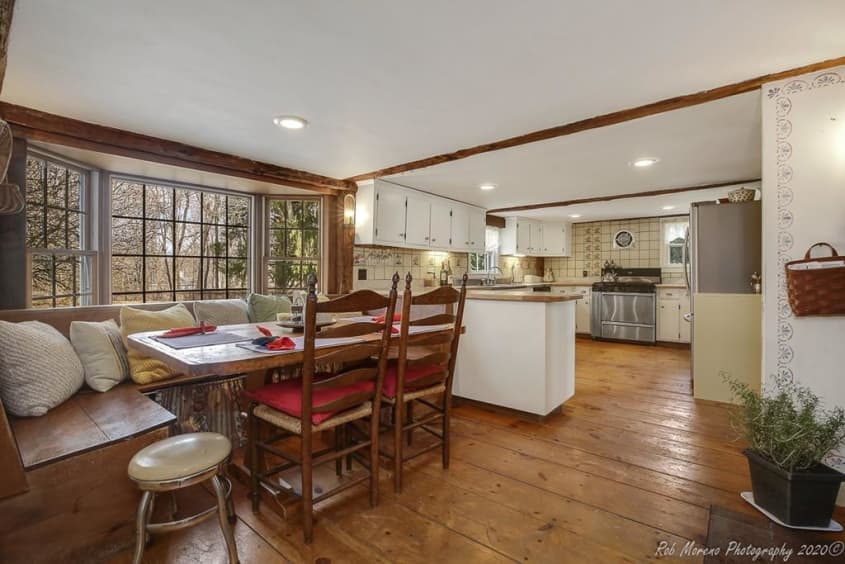 Colonial Homes for Sale 121 Chestnut Street, North Reading Apartment