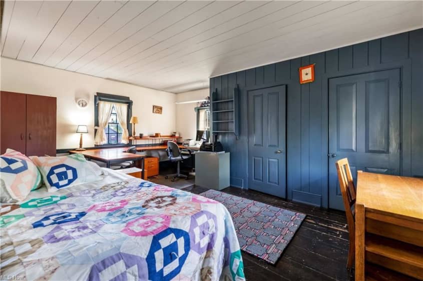 Log Cabin for Sale — 199 E 3rd St., Zoar, Ohio Apartment Therapy