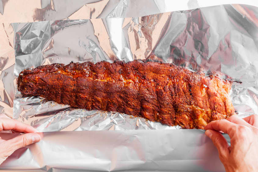 https://cdn.apartmenttherapy.info/image/upload/f_auto,q_auto:eco,w_845/k%2FPhoto%2FRecipes%2F2019-07-how-to-best-smoked-ribs%2Fbest-smoked-ribs-8