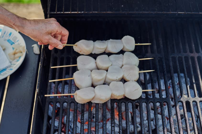 turning scallops on the grill
