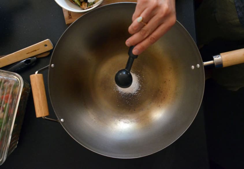 Got my first carbon steel wok, but I'm having some issues with my seasoning  : r/chinesecooking