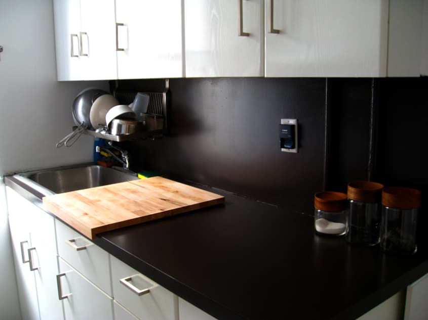 Kitchen Project: Cheri Shows Us To Paint Ugly Laminate Kitchen Countertops | Kitchn